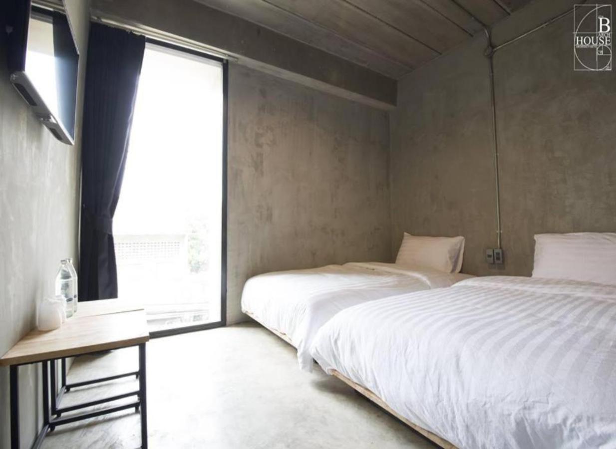 B Arch House Hotel Chiang Mai Bagian luar foto