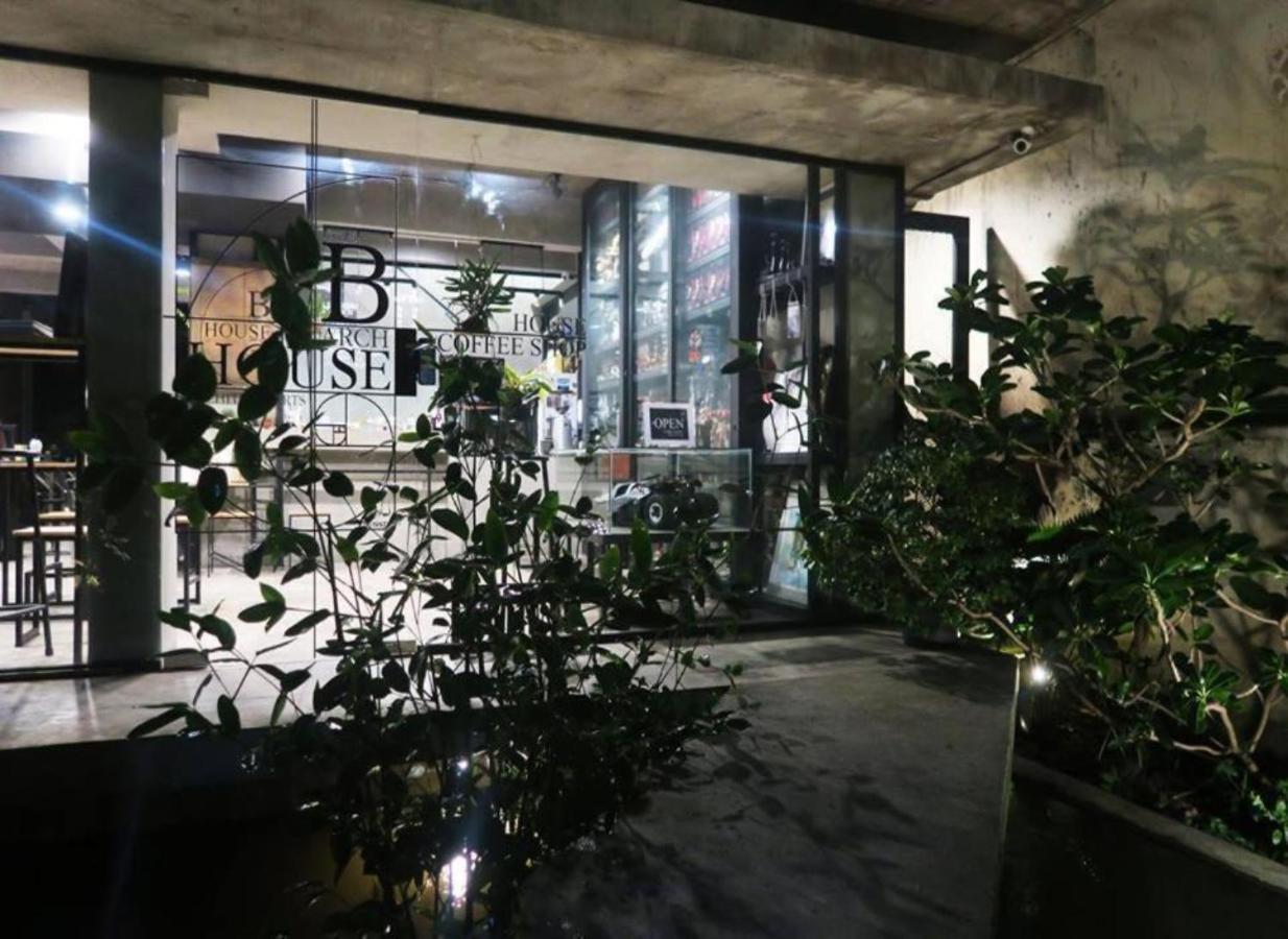 B Arch House Hotel Chiang Mai Bagian luar foto