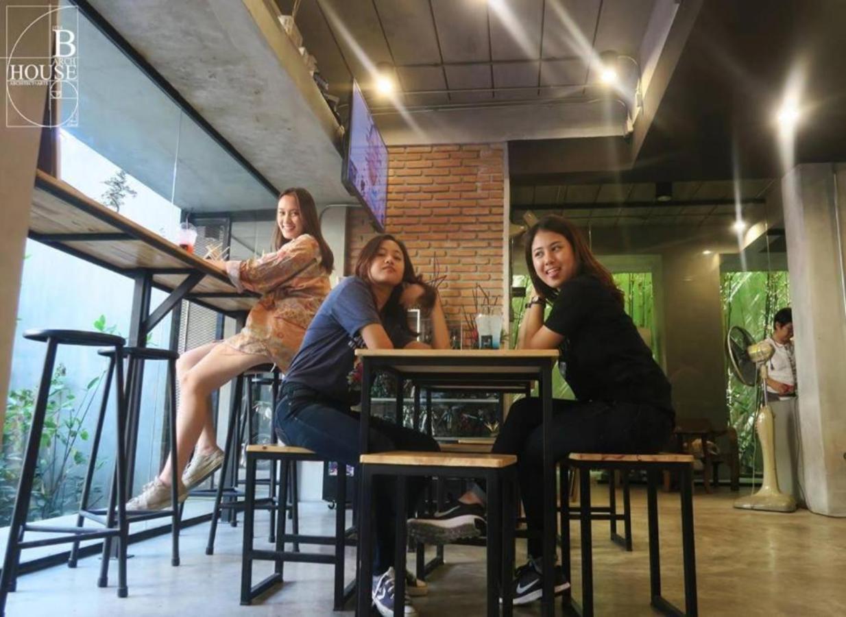 B Arch House Hotel Chiang Mai Bagian luar foto