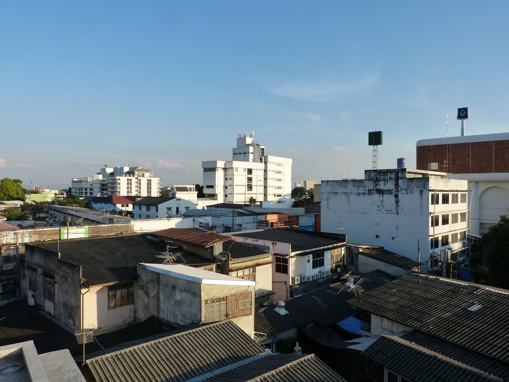 B Arch House Hotel Chiang Mai Bagian luar foto