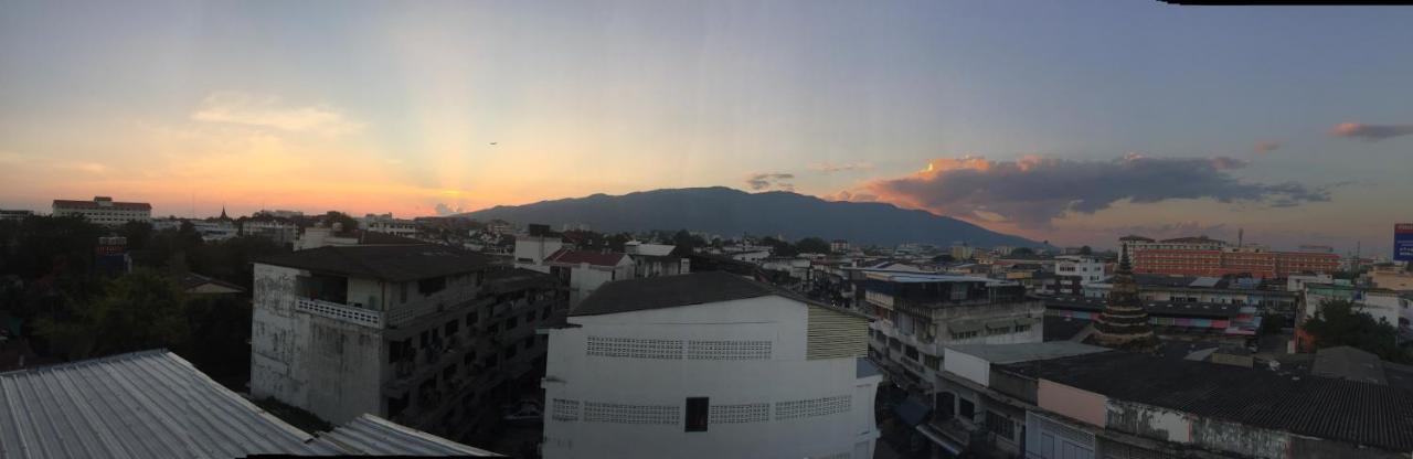 B Arch House Hotel Chiang Mai Bagian luar foto