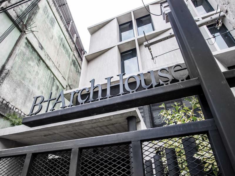 B Arch House Hotel Chiang Mai Bagian luar foto